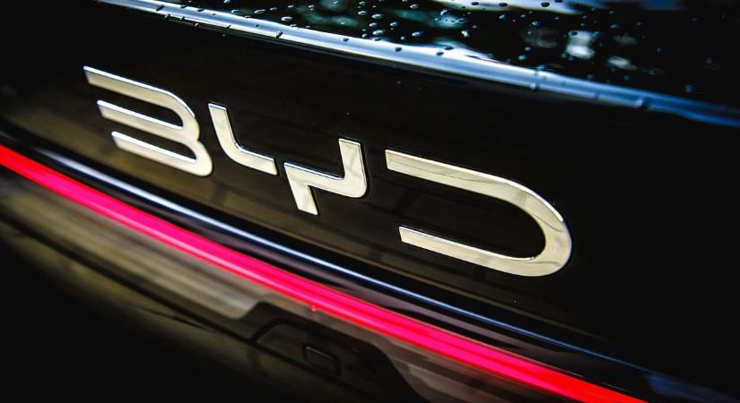 Az eddigi legnagyobb botránya rázza meg a Szegeden gyárat építő BYD-t: kiderült, nagy baj van az autóival – azonnal megingott a befektetők bizalma