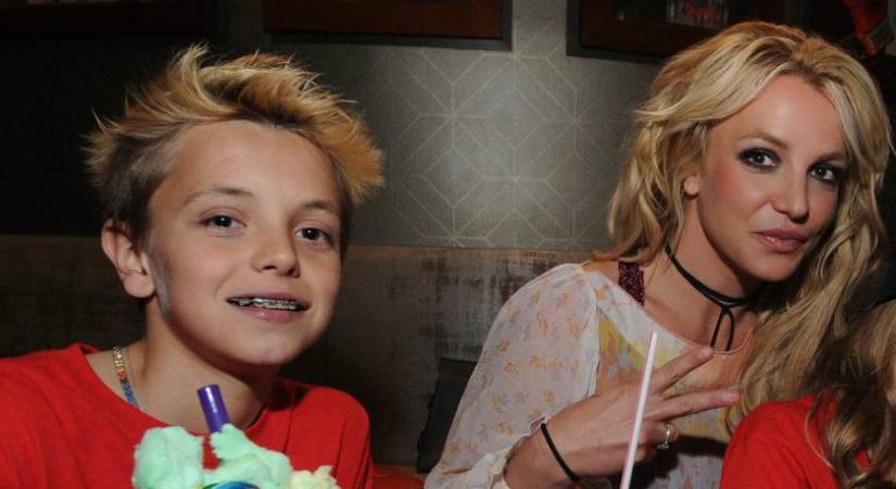 Friss fotókon Britney Spears kisebbik fia, Jayden: a 19 éves tinédzsernek már barátnője van