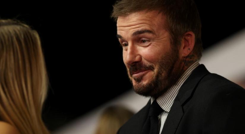David Beckham rozsdamentes acél konyhája – az egybefüggő hátfal a 2026-os luxustrend kulcsa