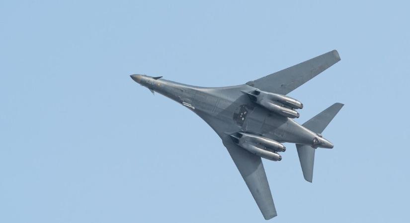 Kiadták a parancsot – levegőbe emelkedett az USA egyik legfélelmetesebb bombázója