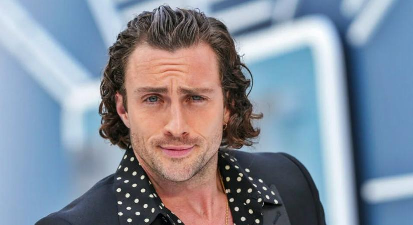 A 35 éves jóképű színész, Aaron Johnson régóta bolondul 58 éves feleségébe