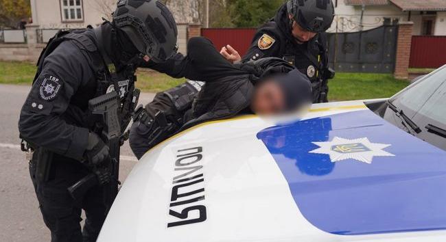Két férfi terepjáróval a toborzók autója elé vágott, és kiszabadított egy hadkötelest Ternopil megyében