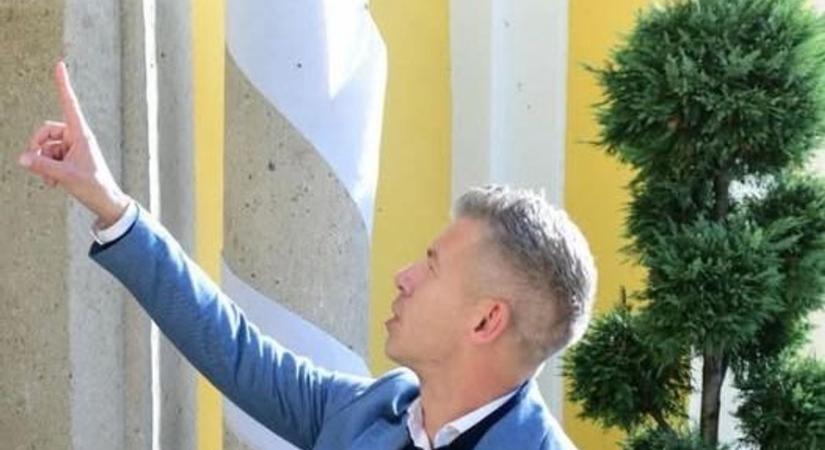 Putyint és Trumpot is limonádéval várja – Kacsoh Dániel szétkapta Magyar Péter fényképét