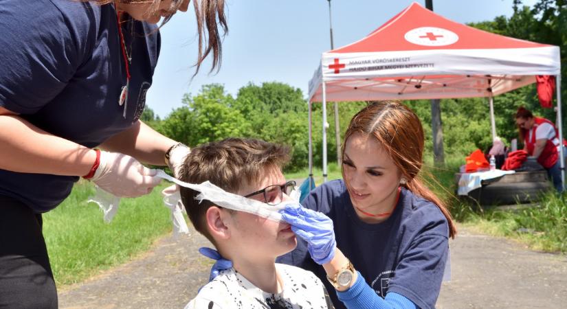 Elsősegélyképzést tart az őszi szünetben a Vöröskereszt Debrecenben
