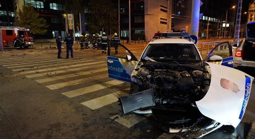 Rendőrautó karambolozott a Hungária körúton