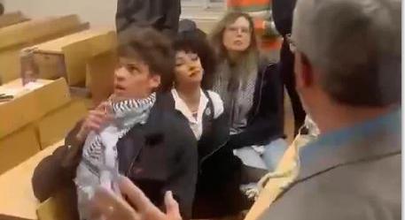 Palesztinpárti provokátorok megakadályozták egy izraeli professzor előadását az ELTÉ-n