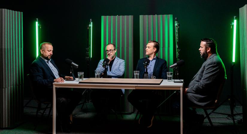 Szabadsajtó Klub: Orbán tartja a gyertyát Putyin és Trump ágyánál?