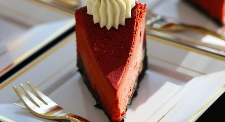 Vörös bársonyba öltözött sajttorta: így készül a híres Red Velvet