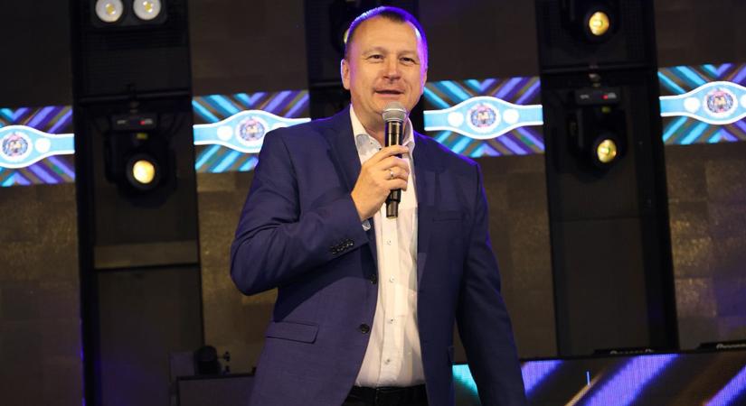 Szujó Zoltánt lemondásra szólította fel az elődje