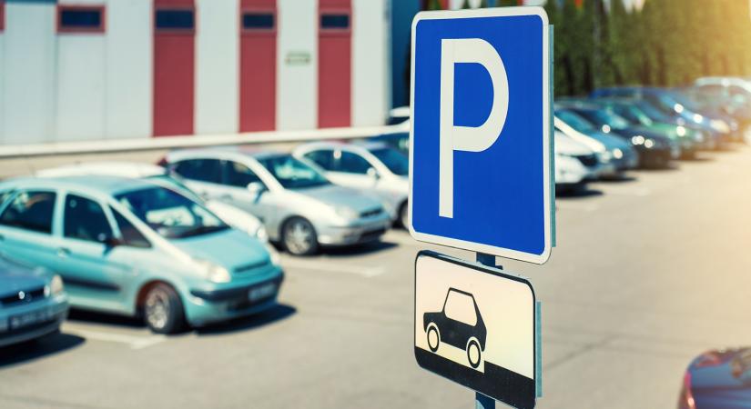 Döntöttek, januártól itt is fizetős lesz a parkolás