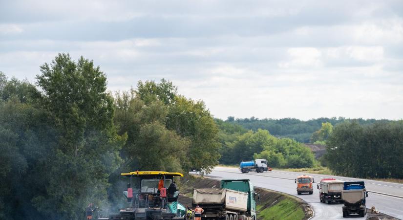 A téli leállás előtt felpörgetik az M49-es építését Mátészalkánál – fotókkal, videóval