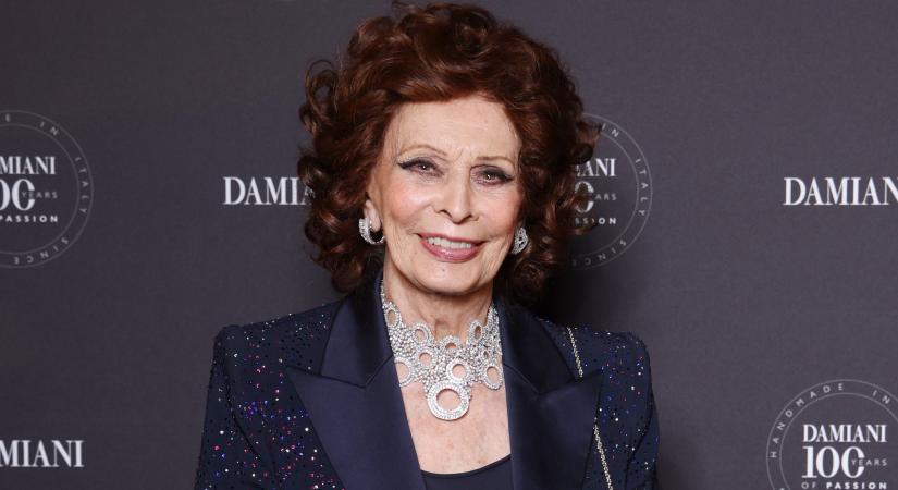 A 91 éves Sophia Loren igazi díva volt fia esküvőjén – a legendás színésznő pirosban tündökölt