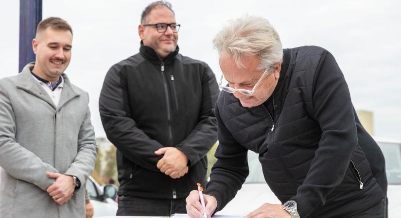 Aláírásgyűjtés Fejér vármegyében is: Nemet a háborúra! (galéria)