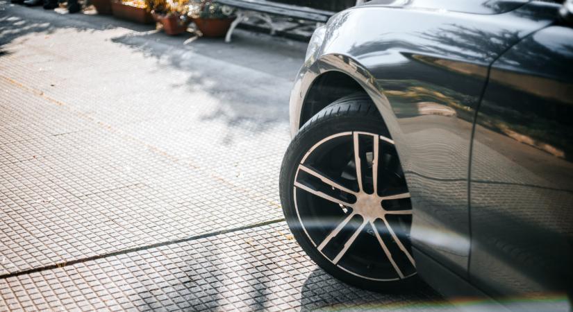 Érkeznek a kínai robottaxik Európába