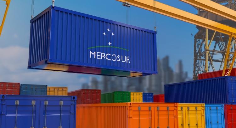 Sínen a Mercosur-mozdony, de van hozzá vészfék