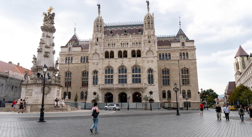 Két kézzel szórta a pénzt az Orbán-kormány, a tavalyi költségvetésben 1163 milliárd forintnyi olyan kiadást lehet azonosítani, amely pazarlásnak minősíthető