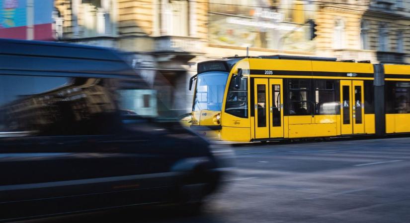 Mikor van elsőbbsége a villamosnak? Minden második sofőr elrontja a választ!