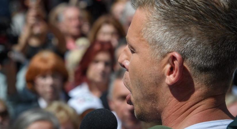 Magyar Péter batidai bakterezi Lázár Jánost, plusz ingyenes vasutat követel az ünnepre