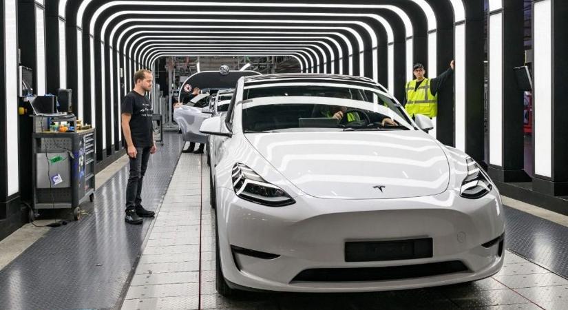Túlélheti-e az öldöklő villanyautópiaci versenyt a Tesla mindössze két modellel?