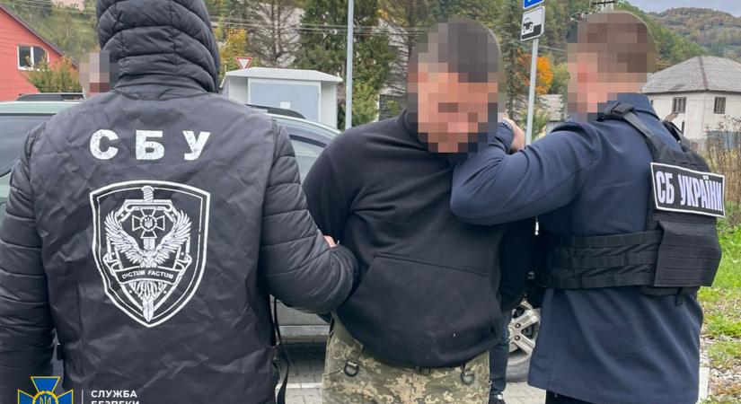 Kárpátalján újabb embercsempészeket lepleztek le, egy határőrt is őrizetbe vettek