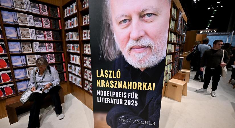Demeter Szilárd: Krasznahorkai László nem azért kapott irodalmi Nobel-díjat, hogy kivetítsék az arcát egy LED-falra