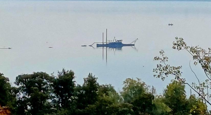 Megkezdődött a Balaton kotrása