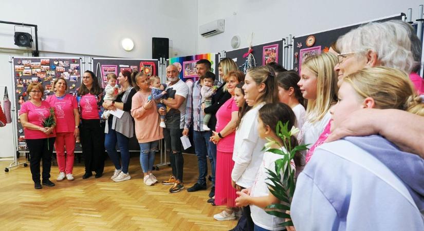 Újszülött babákat köszöntött az alsóörsi Tündér Ujjak Klub (galéria)