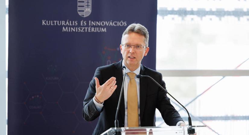 Hankó Balázs felszólította az ELTE vezetését