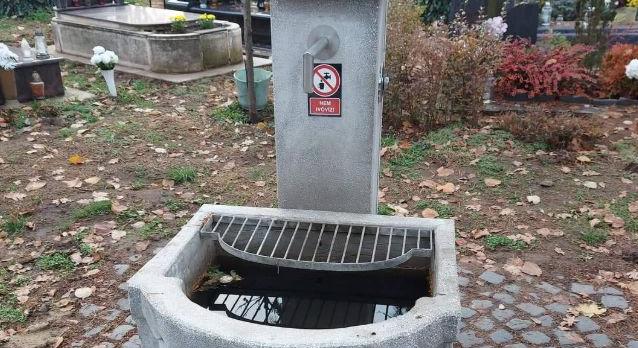 Csőtörés a Debreceni Köztemetőben
