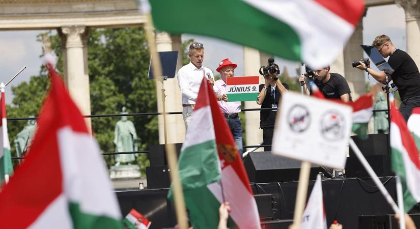 Magyar Péter: Meg akarják tiltani, hogy a Műcsarnok lépcsőjéről beszéljek október 23-án