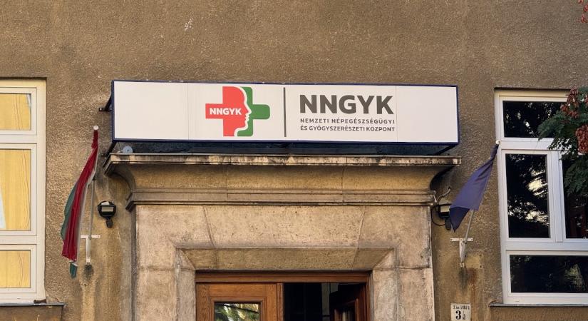 Csalók élnek vissza a Nemzeti Népegészségügyi és Gyógyszerészeti Központ nevével