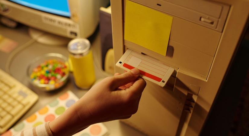 Digitális sötét kort hozhatnak az elavult adathordozók: verseny indult a floppy-lemezeken található adatok megmentésére