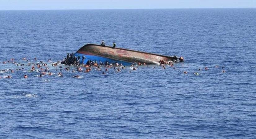 Migránsokkal teli hajó borult fel az olasz partoknál, egy ember életét vesztette
