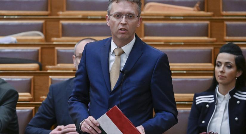 Hankó Balázs soron kívüli választ vár az ELTE rektorától azután, hogy megzavarták egy izraeli történész előadását