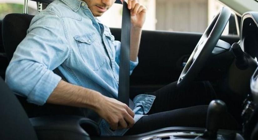 „Amikor már a GPS is azt mondja, menj busszal” – ismét vitát indított a vezetési korhatár