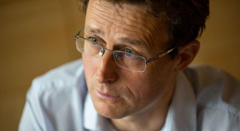 Öveket becsatolni: itt vannak az álhírgyártó Zsiday Viktor legröhejesebb jóslatai