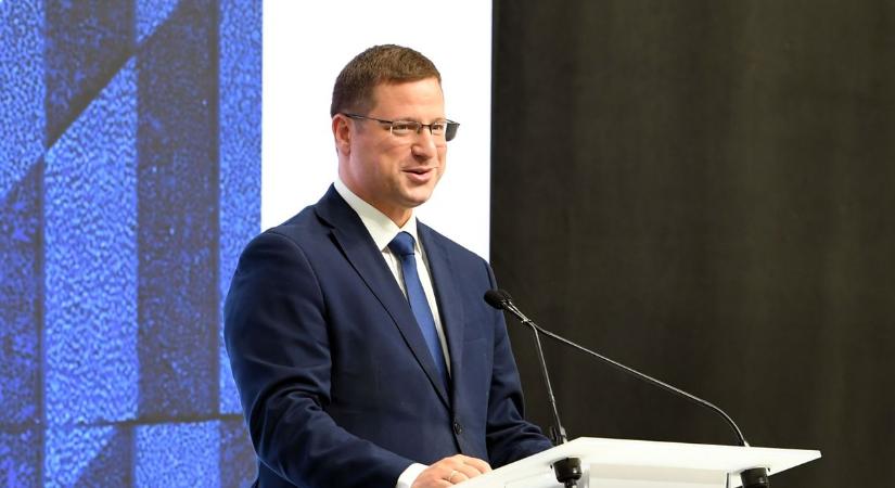Ez Gulyás Gergely kedvenc filmje: lapunk könnyed kérdéseket tett fel a miniszternek (VIDEÓ)