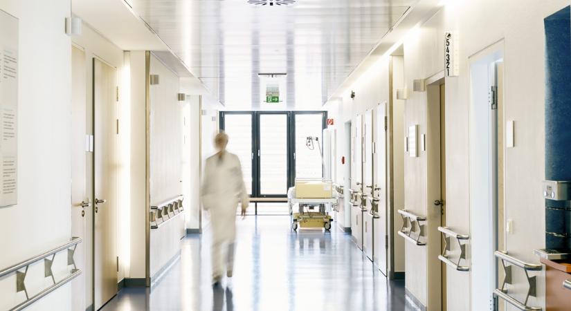 2026-tól központilag szerzik be a szappant és a vécépapírt a kórházakban