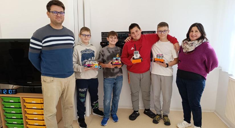 Csodálatos eredmény! Tiszatenyő és Jászapáti diákjai képviselik hazánkat a robotolimpián