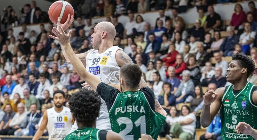 Kaotikus meccsen a botrányos védelmek csatáját az Alba vesztette el