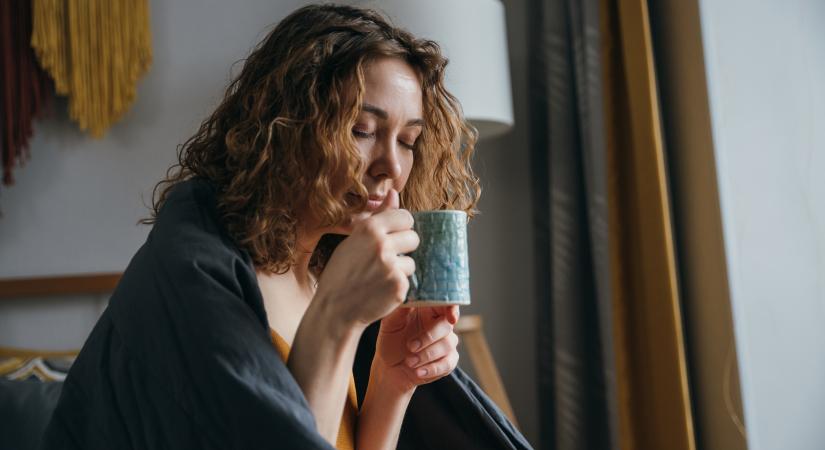 Nem a meleg tej vagy a kamilla tea: meglepő étel segíthet az elalvásban!
