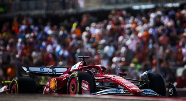 Leclerc hibázott, Hamilton élt a lehetőséggel