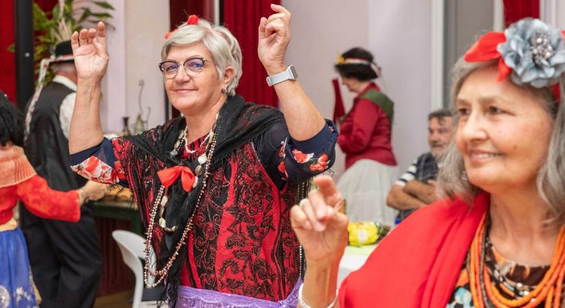 Ezt még a 20 évesek is megirigyelnék: így tomboltak a fehérvári örökifjak! (galéria, videó)