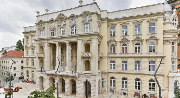 Megzavartak egy előadást az ELTE-n, magyarázatot követel a miniszter