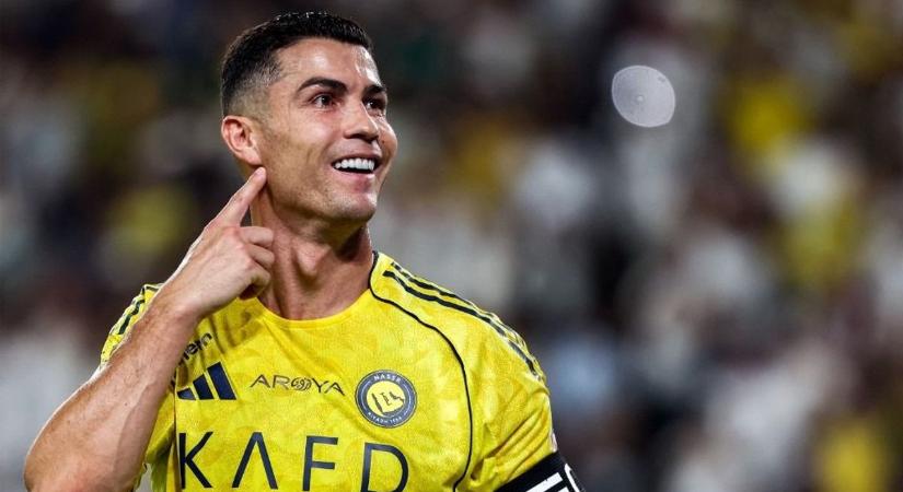 Kihagyott büntetője után akkora gólt lőtt Cristiano Ronaldo, hogy még a mezét is eldobta örömében (VIDEÓ)