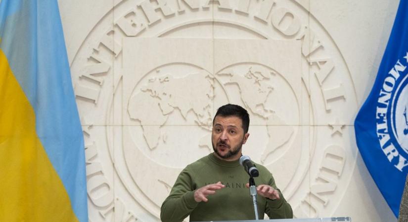 Leckézteti az IMF Ukrajnát: olyan dolgot kérnek a hitelért cserébe, ami megadná a kegyelemdöfést Zelenszkijéknek