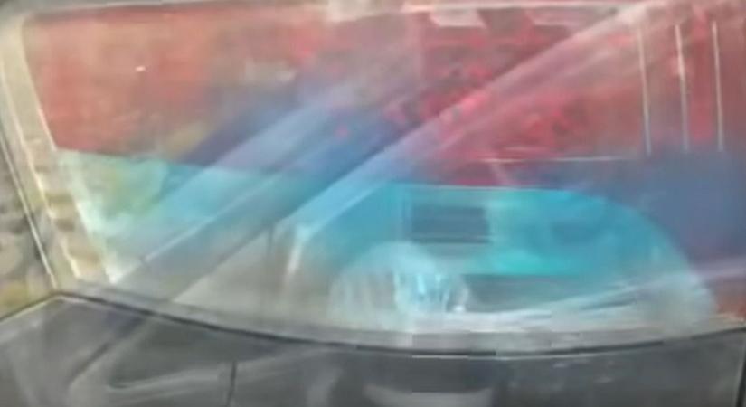 Bosszúból fújta le festékszóróval szomszédja autóját egy férfi Ajkán (videó)