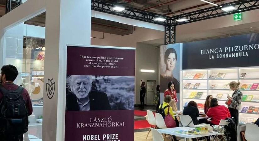 Demeter Szilárd: Aki Krasznahorkai Nobel-díjából csak a ledfalat látja, az alighanem félreérti magát a mestert is.