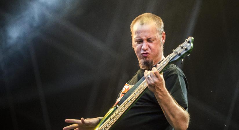 Gyászol a zenei világ: meghalt Sam Rivers, a Limp Bizkit basszusgitárosa