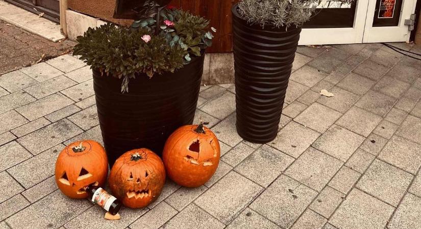 Borzasztó dolgot tettek a miskolci főutcán